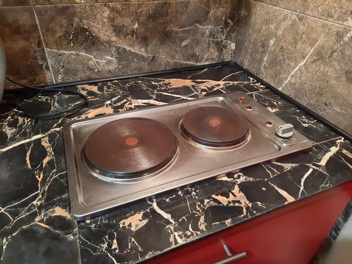 Midnight Cats' Apartment In Rynok Square Світло Є Завжди! Lviv Bagian luar foto